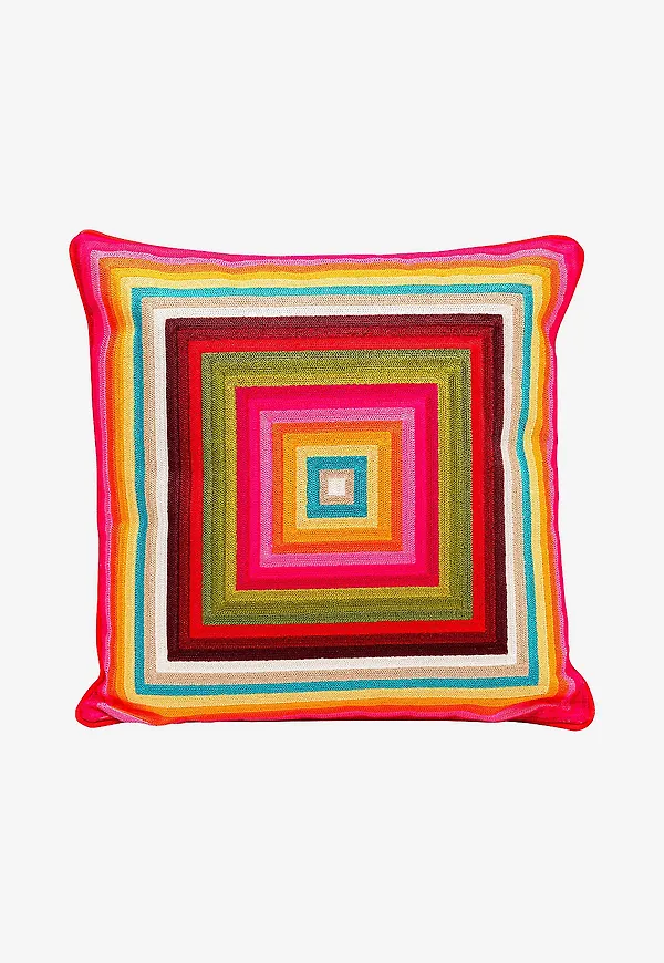 Trendig trämöbel i ull från KARE Design.