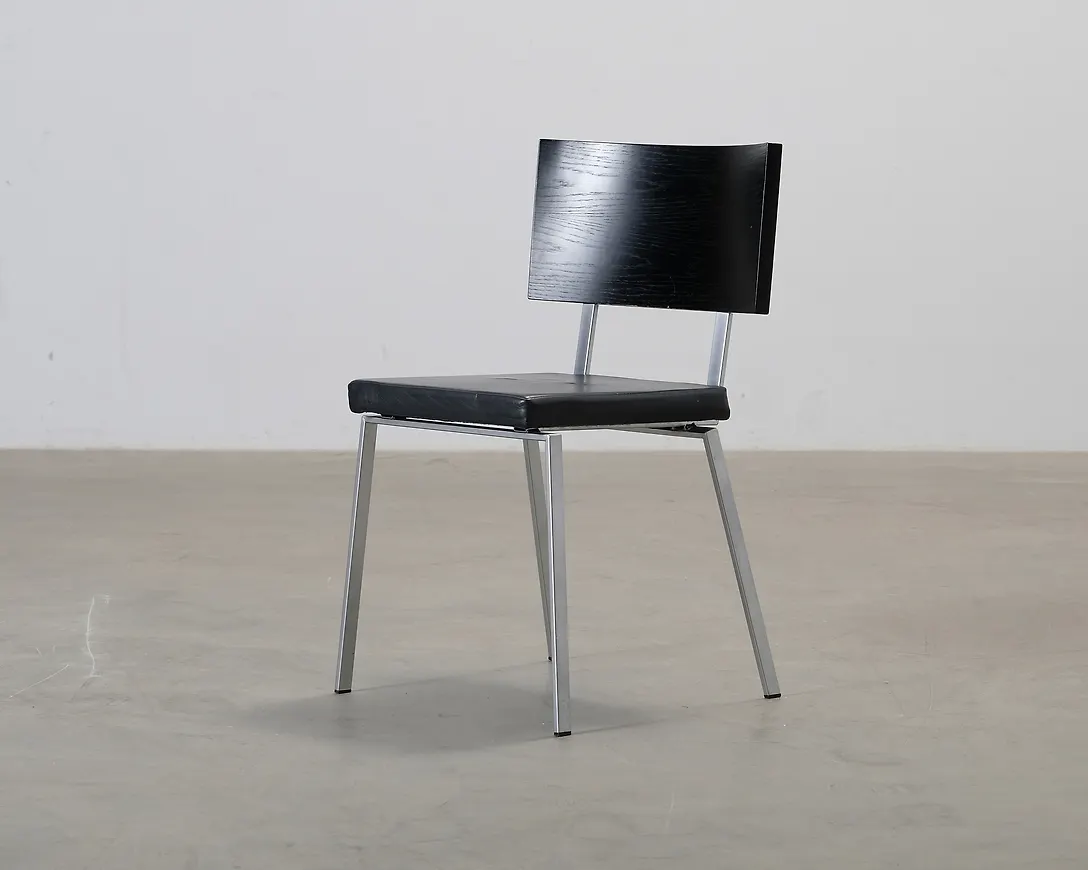 Svart Karl Andersson & Söner-läderstol i superfin modell.