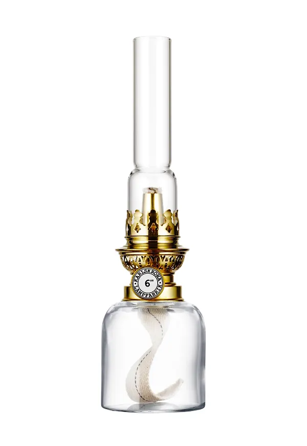 Klassisk fotogenlampa 2026 från Karlskrona Lampfabrik.