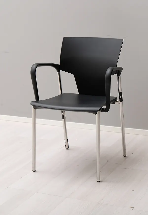 Vacker stol 2025 från No brand.