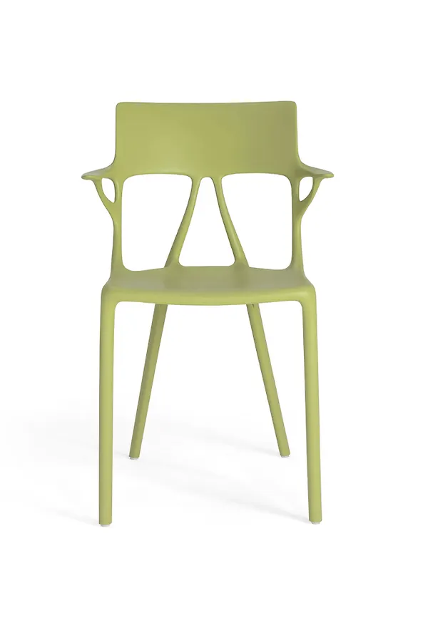 Jättefin matstol i grönt från Kartell.