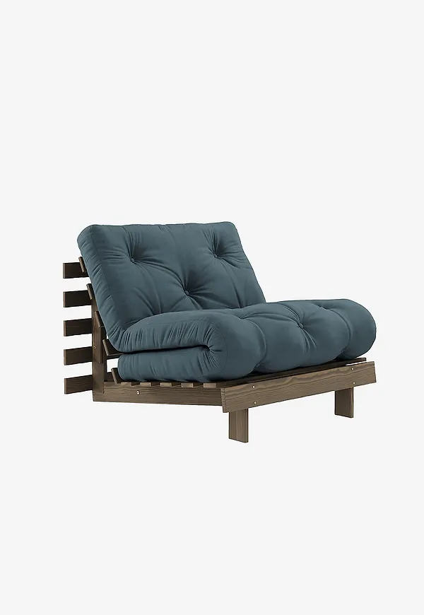 Blå Karup-fåtölj i söt modell.