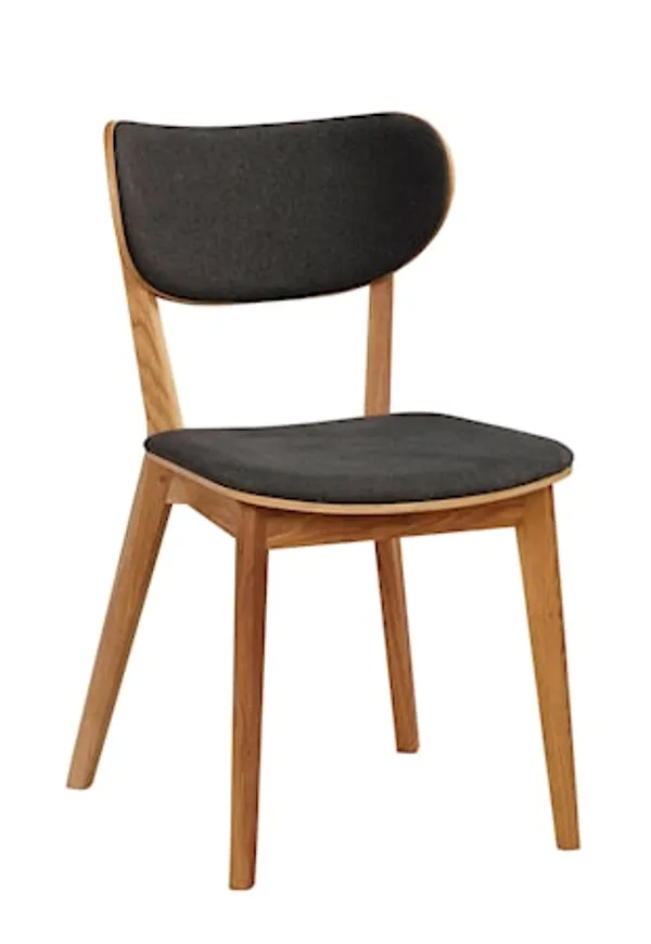 Elegant brun stol i ek från Rowico Home.