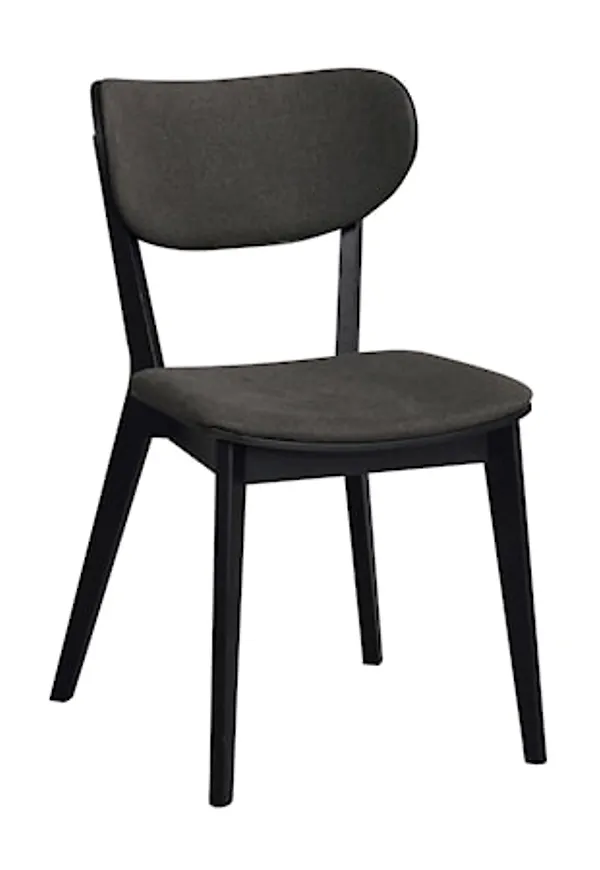 Smickrande stol i brun färg gjord i ek.