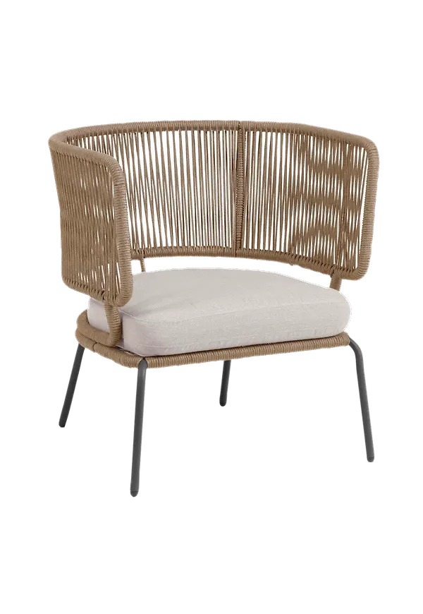 Beige Kave Home-karmstol i fantastiskt snygg modell.