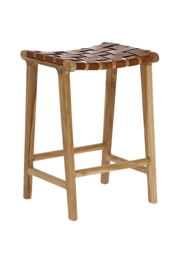 Klassisk pall i brunt från Kave Home.