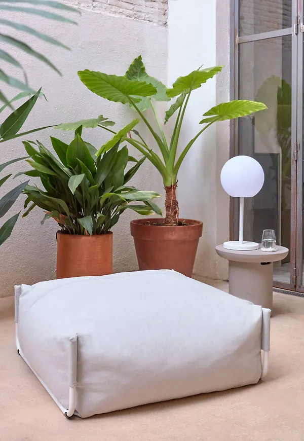 Supersnygg grå utemöbel 2025 från Kave Home.