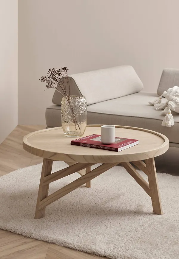 Fin bord 2025 från Kave Home.