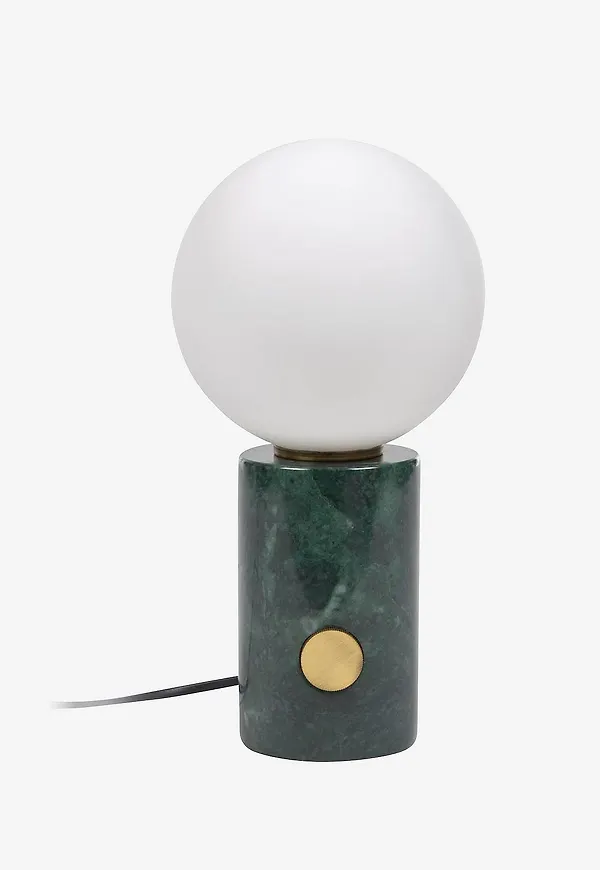 Grön Kave Home-lampa i jättefin modell.