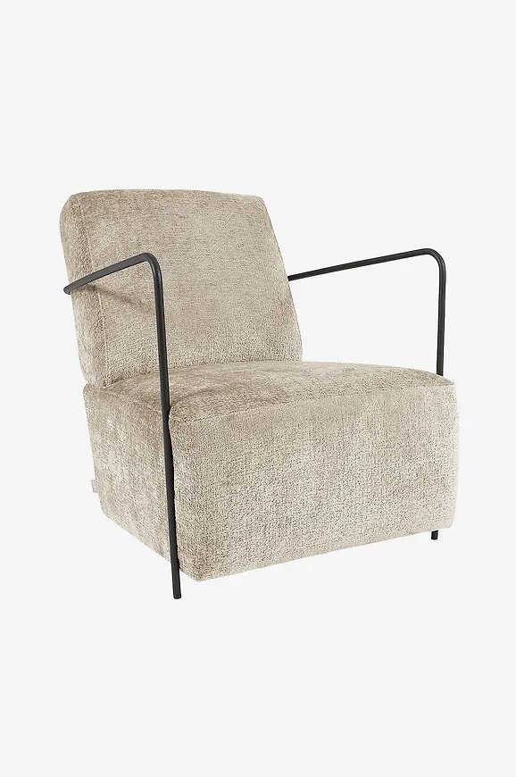 Snygg fåtölj i beiget från Kave Home.