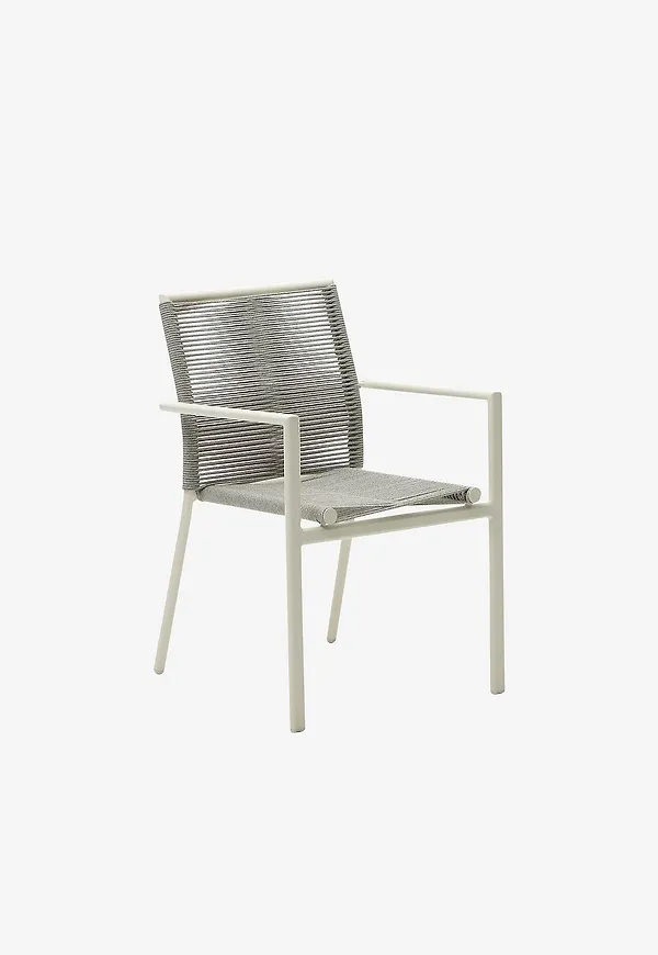 Vit Kave Home-karmstol i otroligt fin modell.
