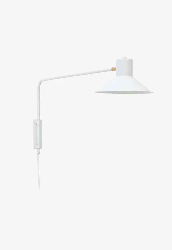 Vit Kave Home-lampa i smickrande modell.