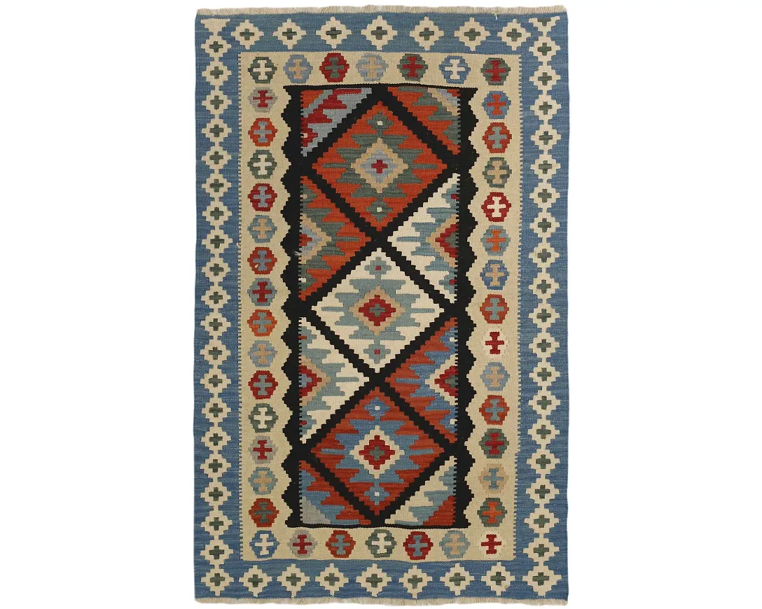 Flerfärgad ullmatta som passar perfekt till våren 2025!