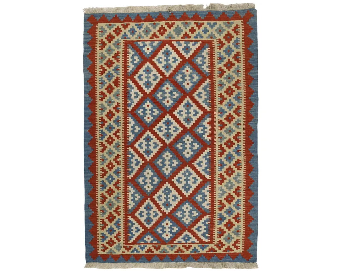 Flerfärgad ullmatta som passar perfekt till våren 2025!