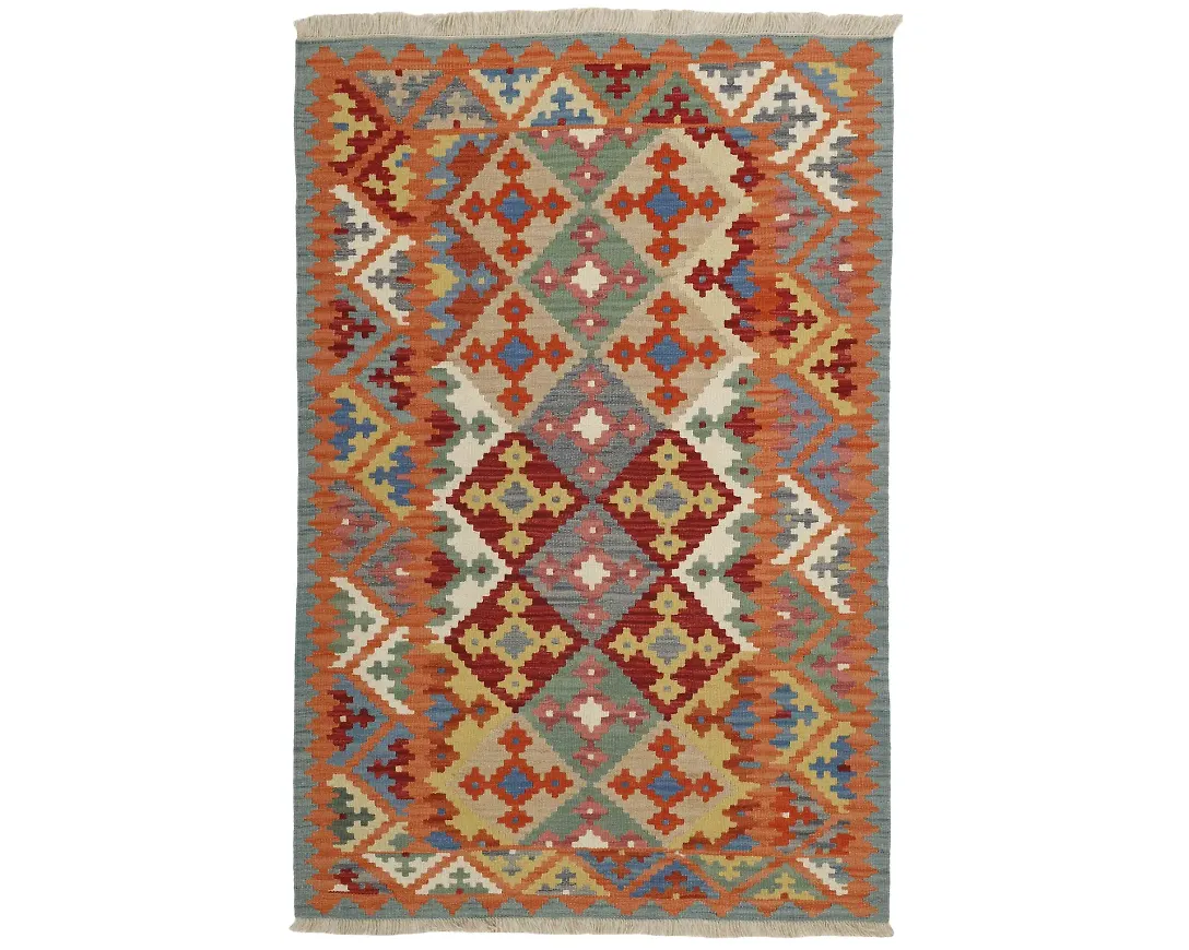 Flerfärgad ullmatta som passar perfekt till våren 2025!