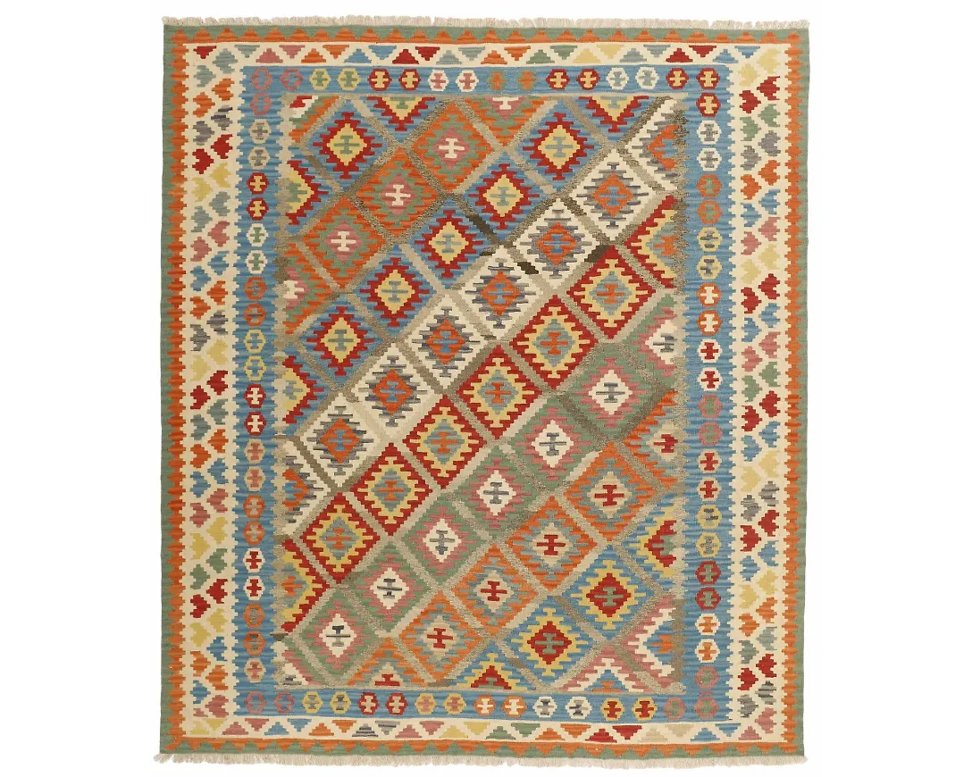 Otroligt snygg Matta som passar bra vid många olika tillfällen.