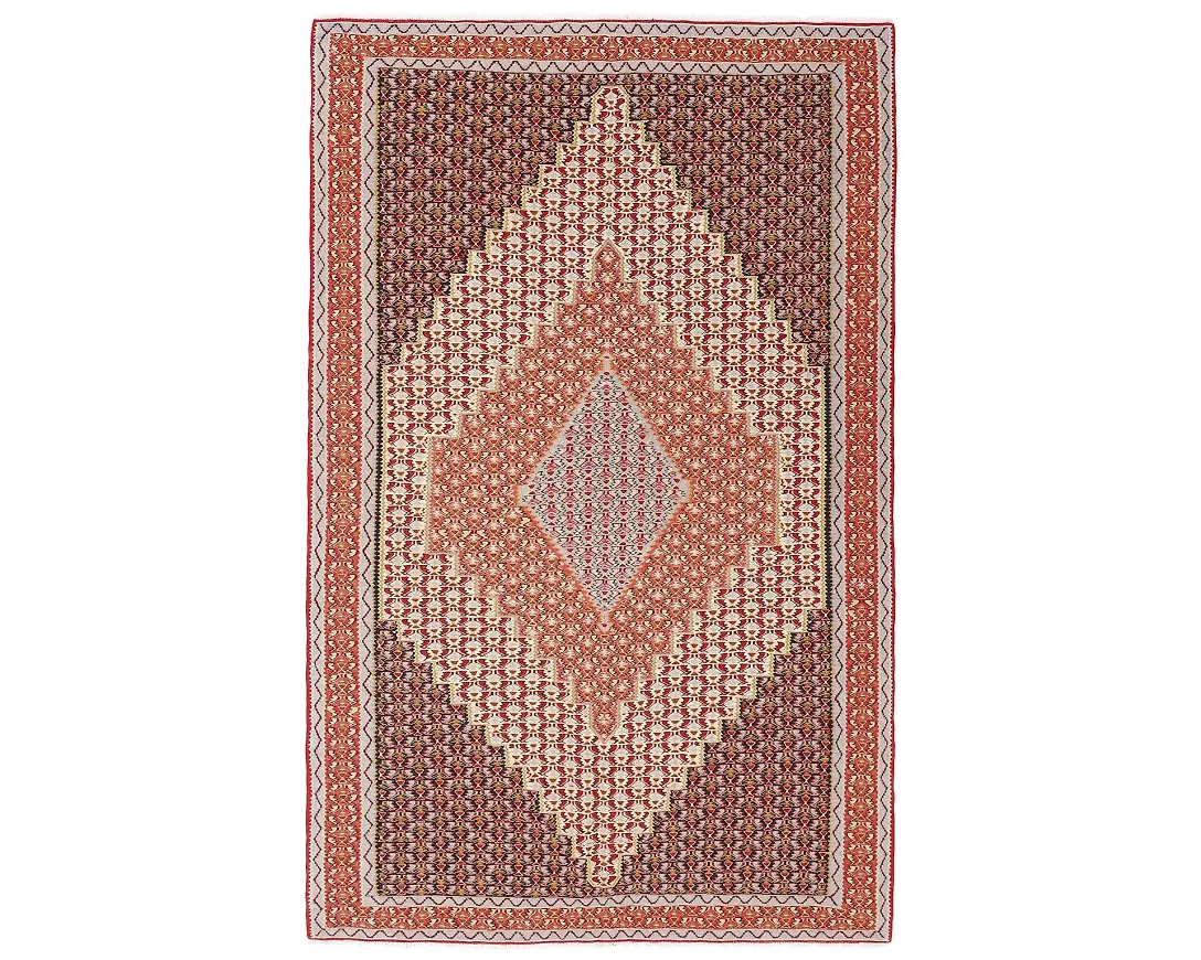 Flerfärgad ullmatta som passar perfekt till våren 2025!