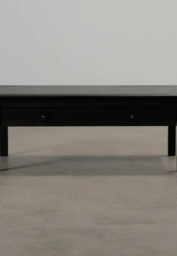 Jättesnygg bord som passar bra vid många olika tillfällen.