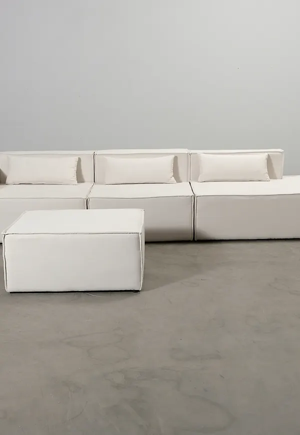 Fantastiskt snygg Soffa som passar bra vid många olika tillfällen.