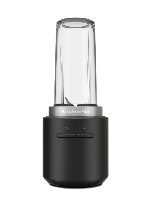 Svart KitchenAid-blender i modern modell.
