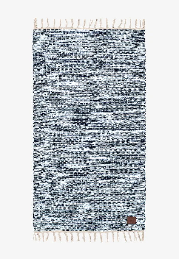 Söt matta i blå färg gjord i bomull.