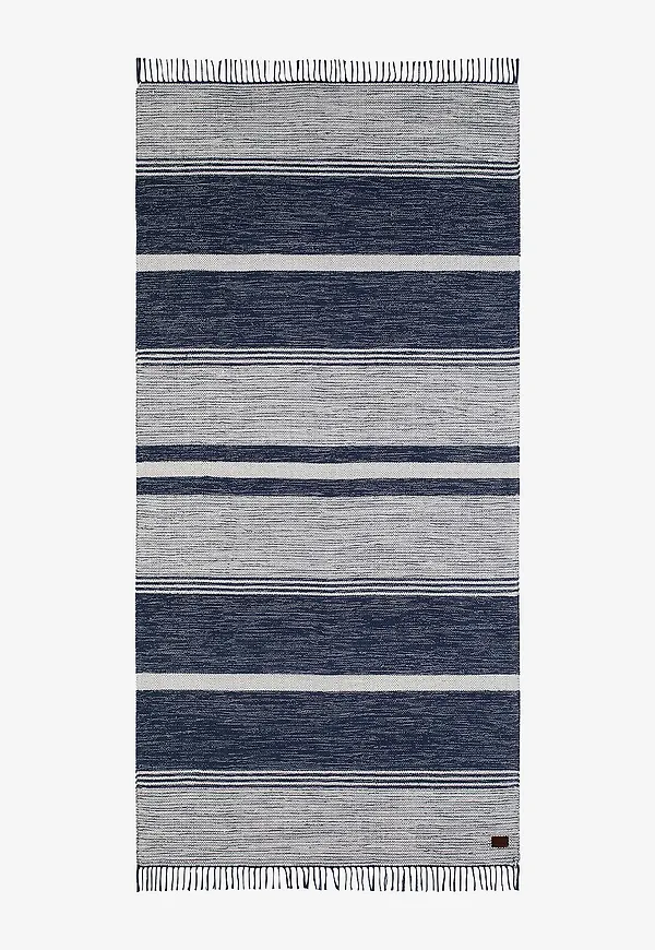 Riktigt snygg matta i blått från KM Home.