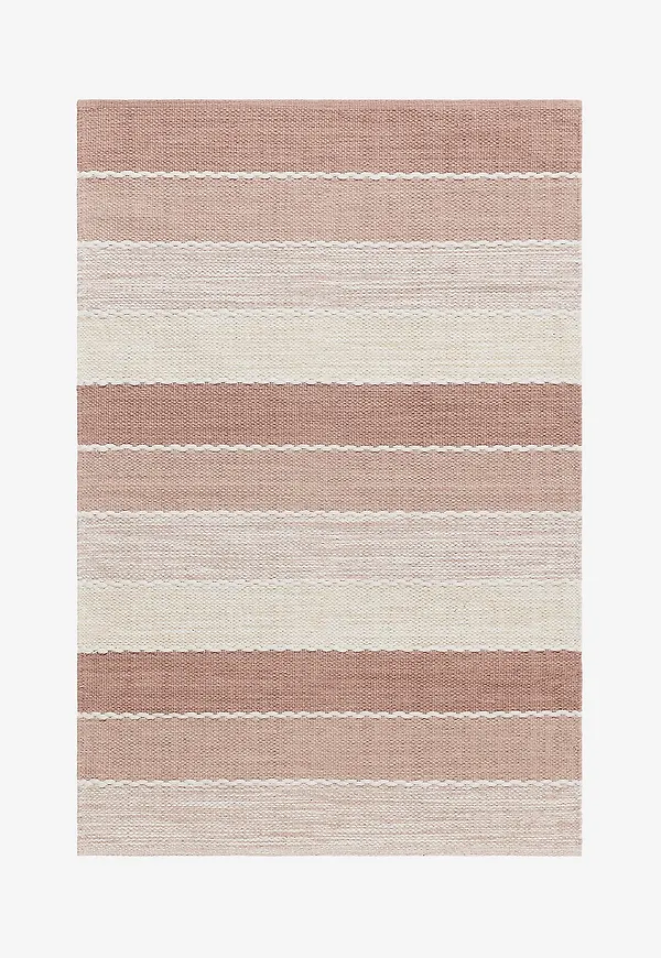 Riktigt snygg km home matta i rosa färg gjord i bomull.