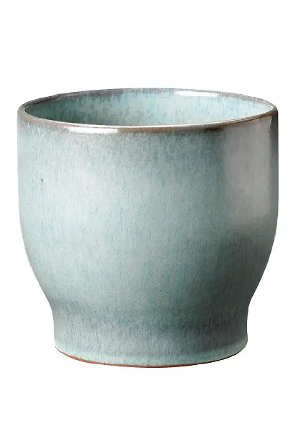 Smickrande grön kruka 2025 från Knabstrup Keramik.