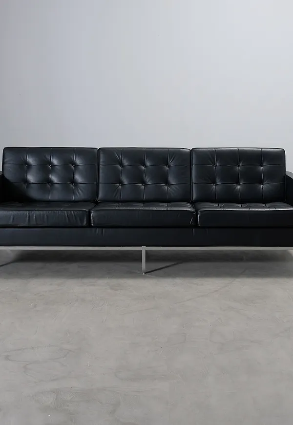 Supersnygg lädersoffa i svart från Knoll.