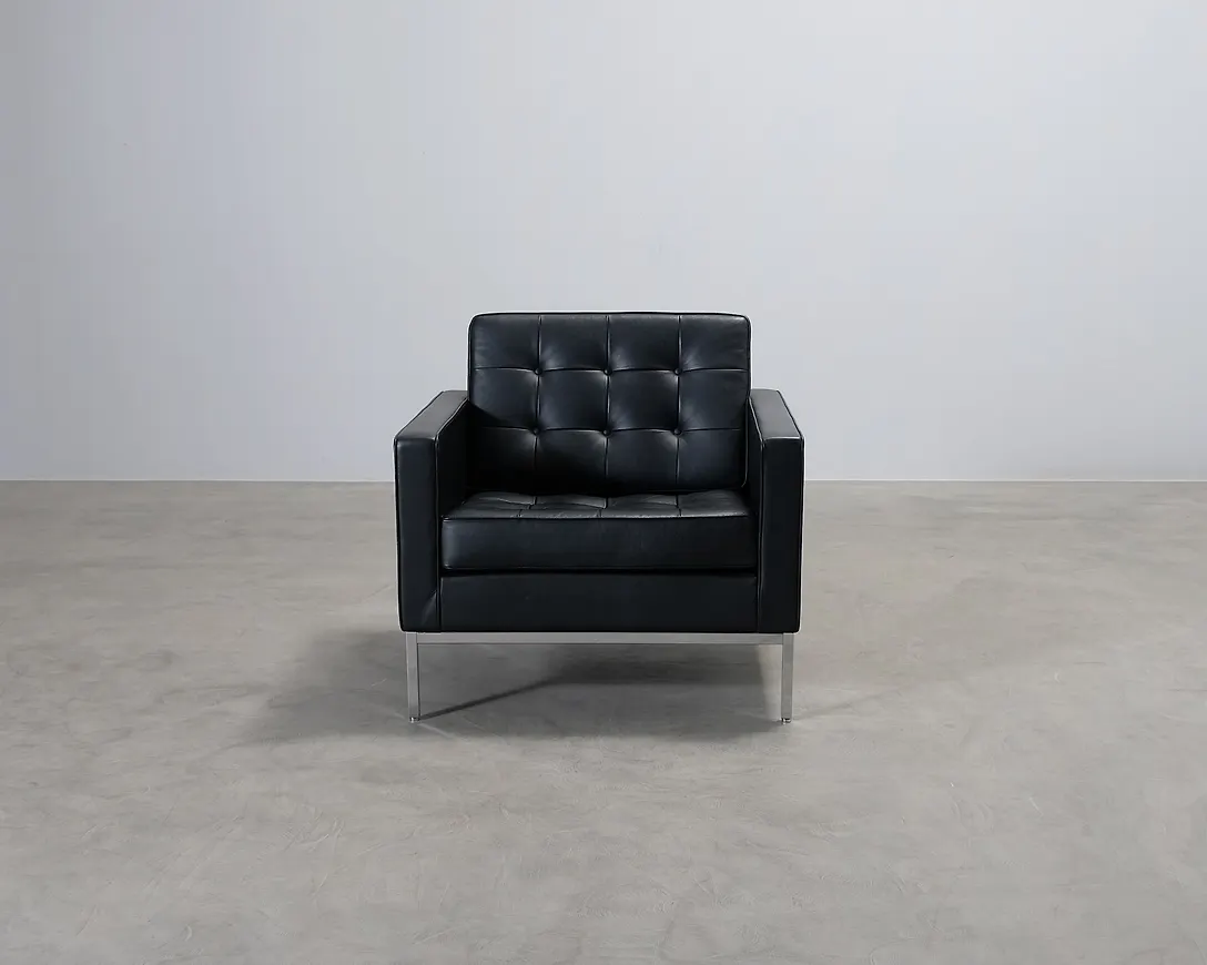 Skön svart fåtölj 2025 från Knoll.