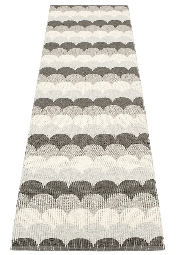 Otroligt fin Matta som passar bra vid många olika tillfällen.