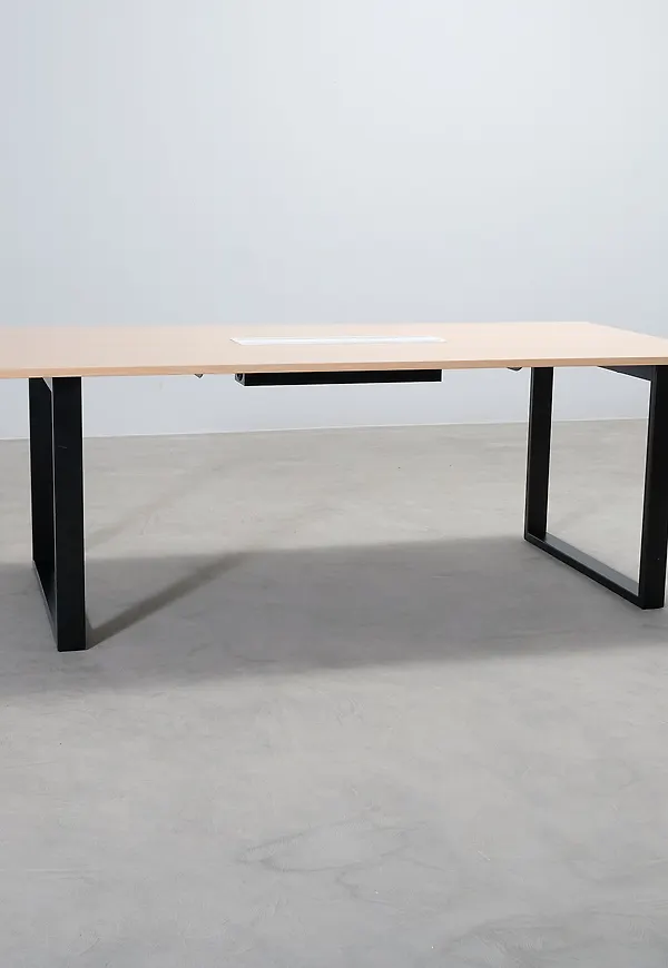 Komfortabel konferensbord 2025 från No brand.