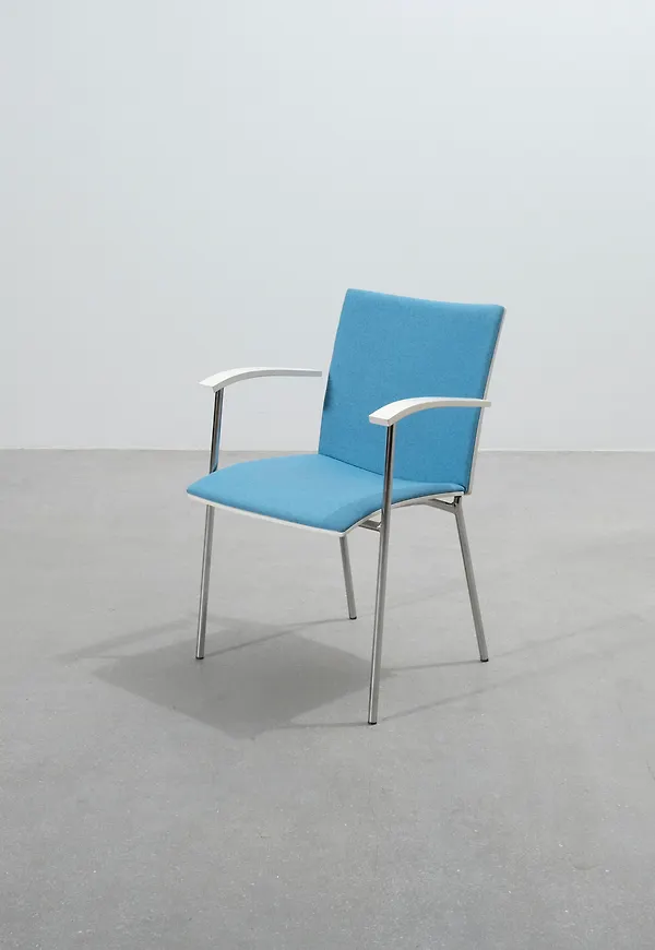 Fantastiskt snygg Stol som passar bra vid många olika tillfällen.