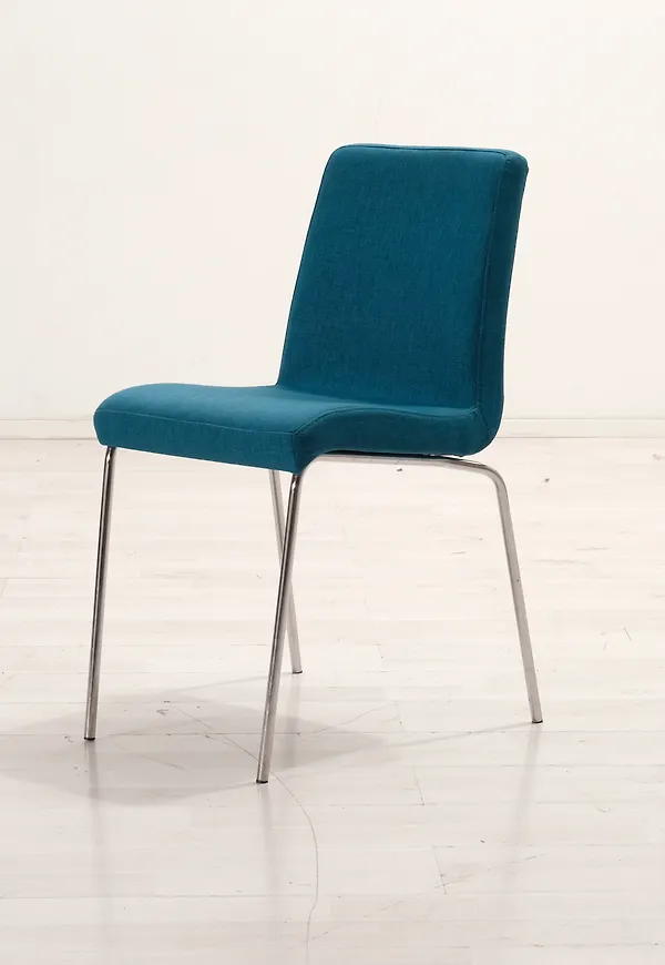 Stilriktig blå stol 2025 från No brand.