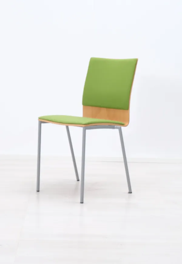 Fantastiskt snygg Stol som passar bra vid många olika tillfällen.