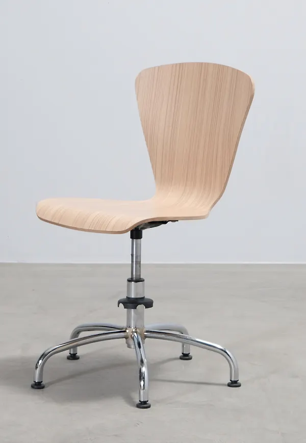 Stilriktig konferensstol 2025 från No brand.