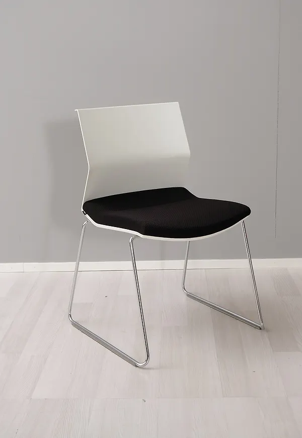 Modern konferensstol 2025 från No brand.