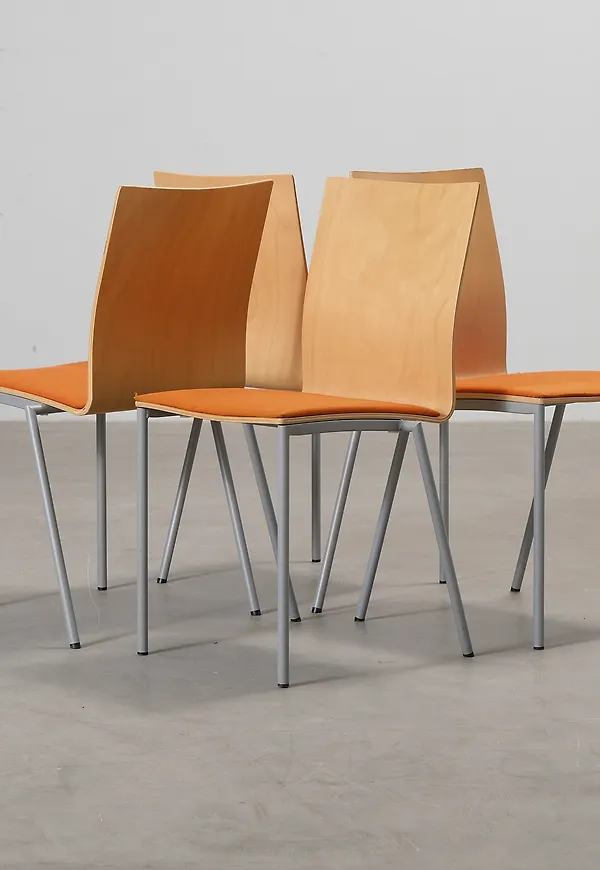 Fantastiskt fin Stol som passar bra vid många olika tillfällen.