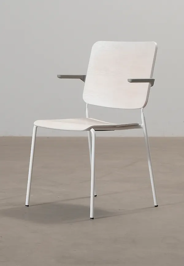 Konferensstol som passar perfekt till sommaren 2025!