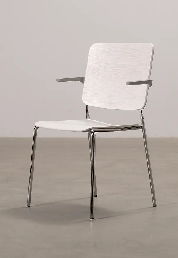 Cool Stol som passar bra vid många olika tillfällen.