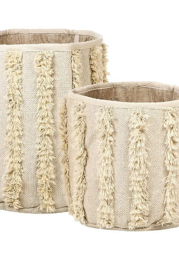 Söt korg i beige färg gjord i bomull.