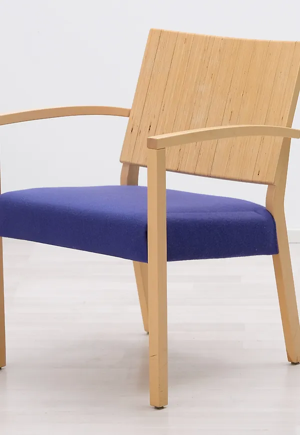 Riktigt trendig Stol som passar bra vid många olika tillfällen.