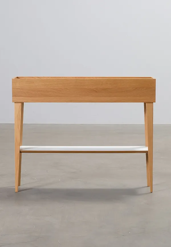 Beige Korpi Design-blombord i fin modell.