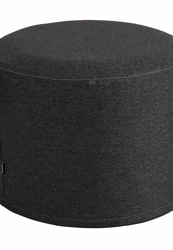 Svart Brafab-utemöbel i fin modell.