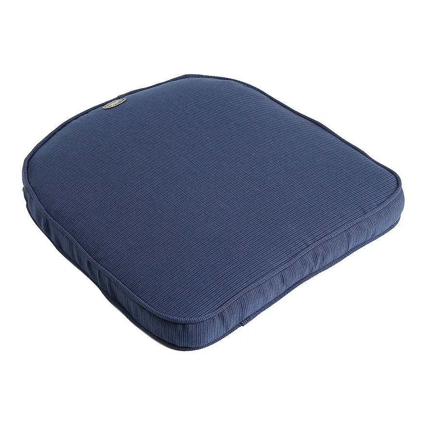 Riktigt trendig fåtölj i blått från Fritab.