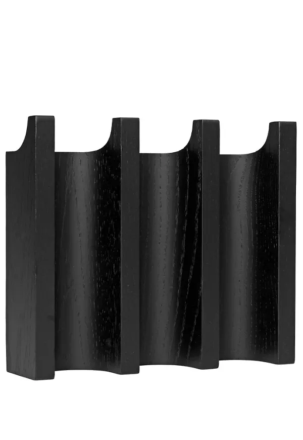 Exklusiv klädhängare i svart från Kristina Dam Studio.