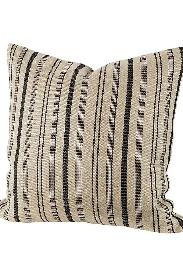 Skön Möbel som passar bra vid många olika tillfällen.