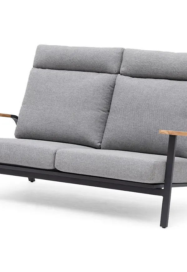 Smickrande aluminiumsoffa i grått från Hillerstorp.