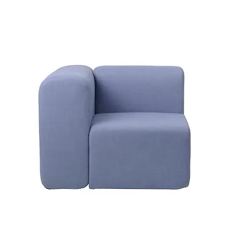 Exklusiv blå fåtölj 2025 från Broste Copenhagen.