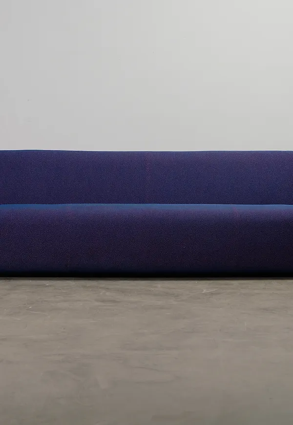 Riktigt fin blå soffa 2025 från Lammhults.